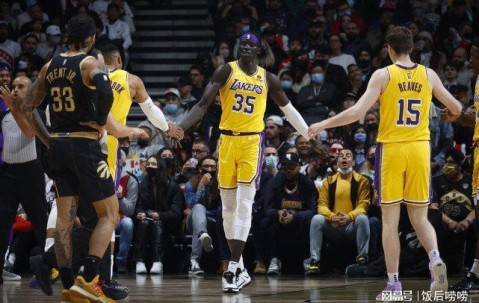 lol官方-关于NBA常规赛倒计时；多伦多猛龙今夜状态回暖；细节引发关注；气氛紧张；赛程密集仍需轮换的信息